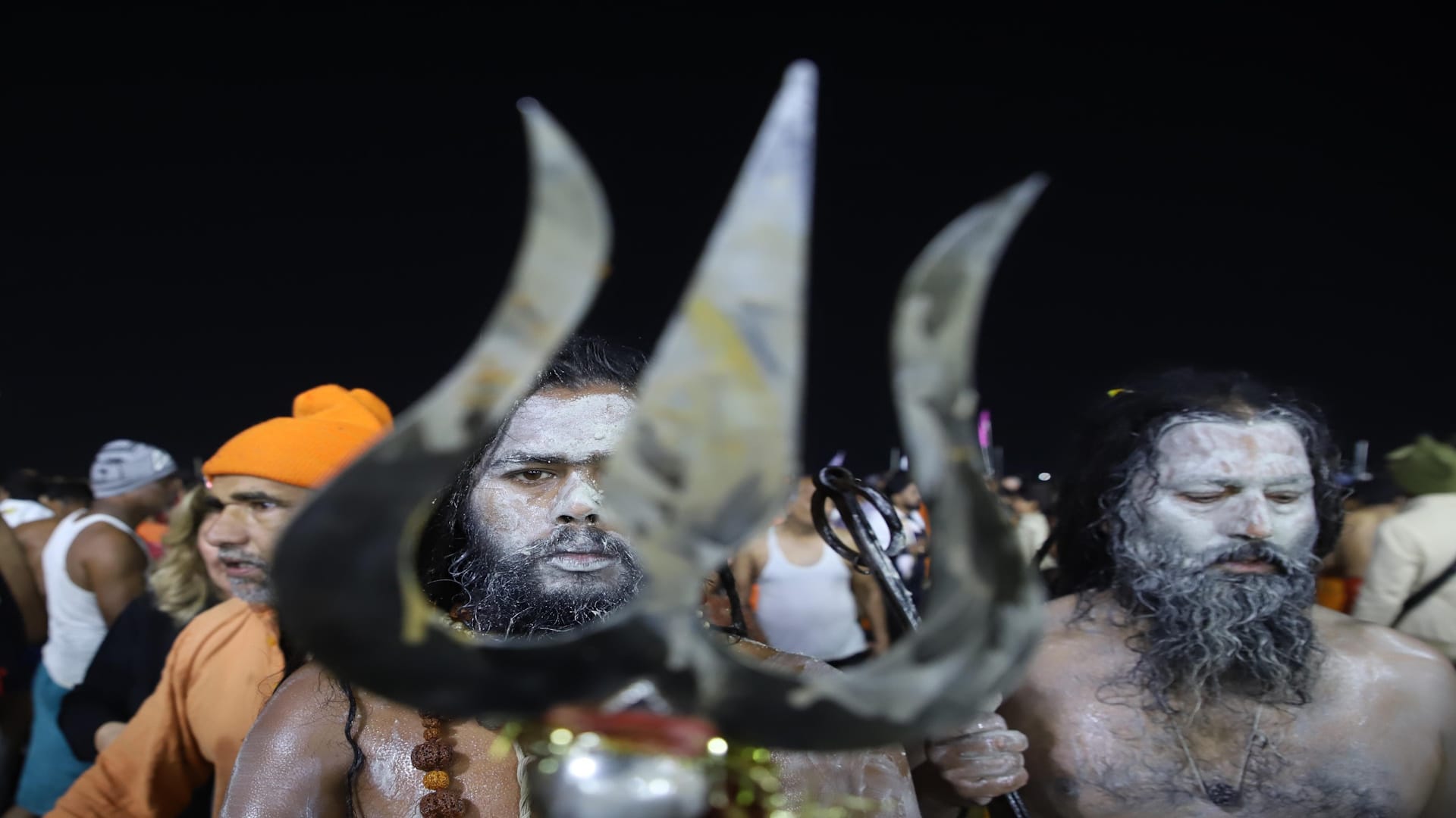 Mahakumbh: A procession of faith gathered on the banks of Sangam, devotees took a dip along with saints
