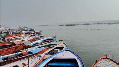 Boat Operation In Ganga Completely Stopped In Varanasi - Amar Ujala Hindi  News Live - Varanasi News:गंगा में नाव संचालन पूरी तरह बंद, काशी के घाट  किनारे लगी नावों की कतार; मायूस