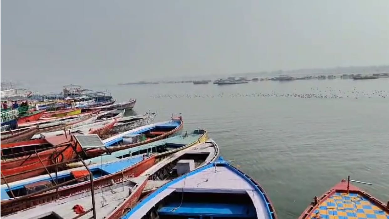 Boat operation in Ganga completely stopped in varanasi