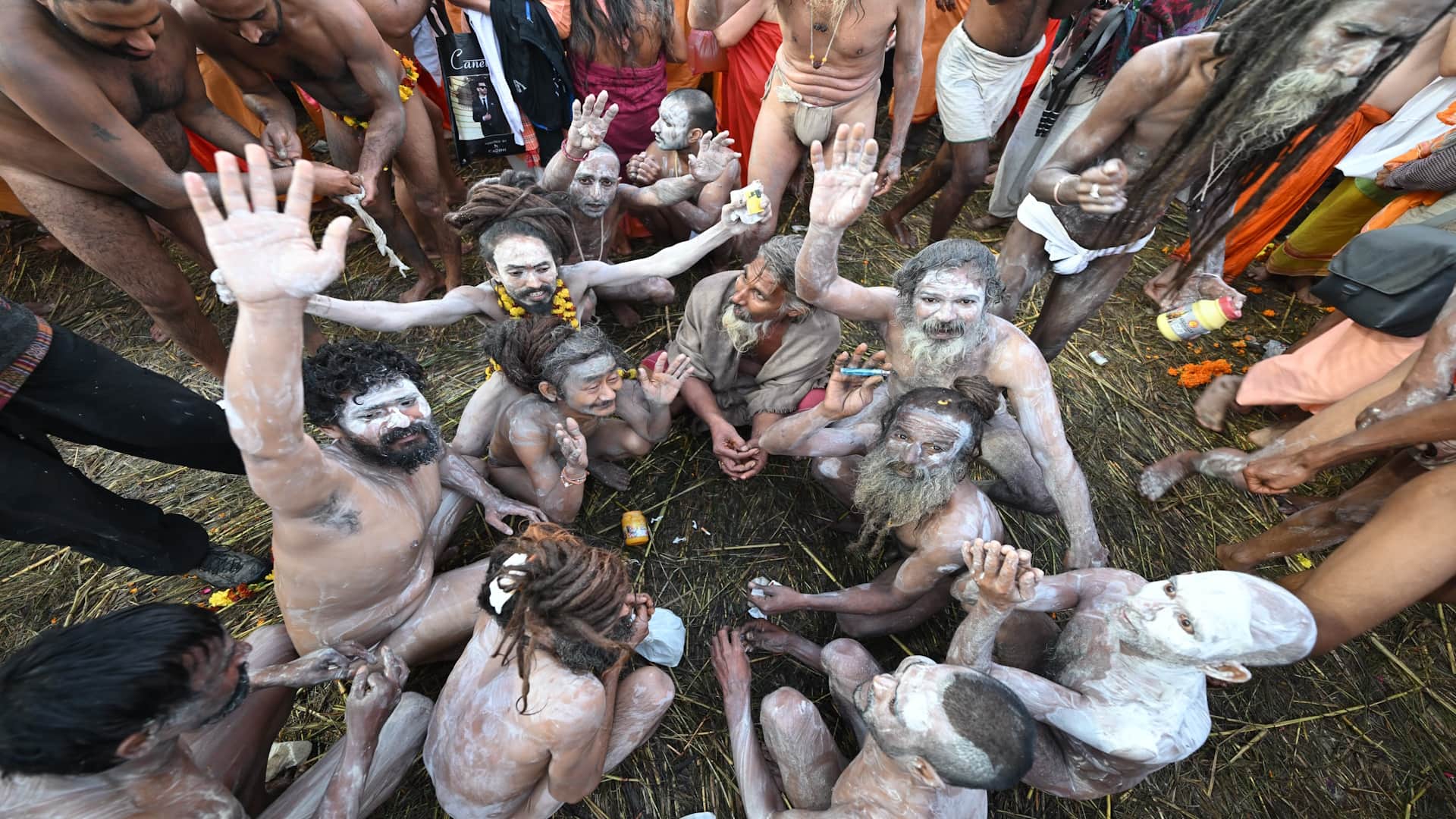 Why Naga Sadhus Are Not Cremated after demise Know Unique Rituals naga sadhu ke shav ko kyu nahi jalaya jata