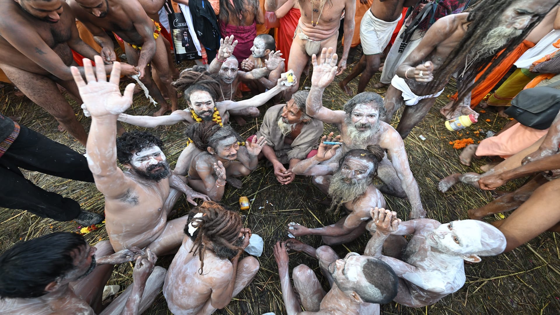 Why Naga Sadhus Are Not Cremated after demise Know Unique Rituals naga sadhu ke shav ko kyu nahi jalaya jata