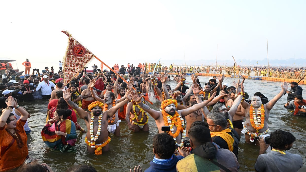 Vasant Panchami: A sea of faith gathered in Mahakumbh, the number of bathers crossed 35 crores
