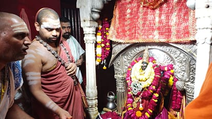 Religious activities in varanasi Shankaracharya pledge install statue of Mother Annapurna