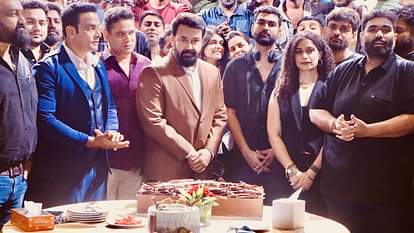 Mohanlal Movie Vrusshabha Shooting Wraps Up Team Celebrates With Cake  Cutting - Amar Ujala Hindi News Live - Vrusshabha:मोहनलाल की फिल्म 'वृषभ'  की शूटिंग हुई पूरी, केक काटकर टीम ने मनाया जश्न