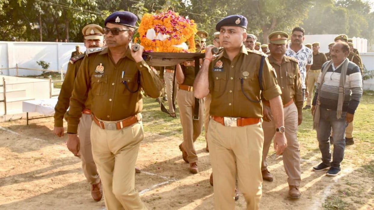constable died after falling from roof of three-storey building of police line ghazipur