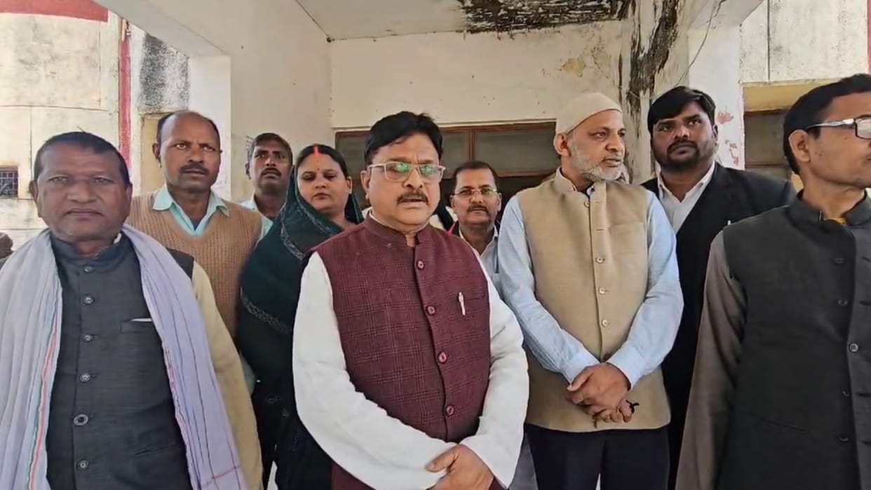 Congress workers took out a march demanding the release of the death toll of Prayagraj accident