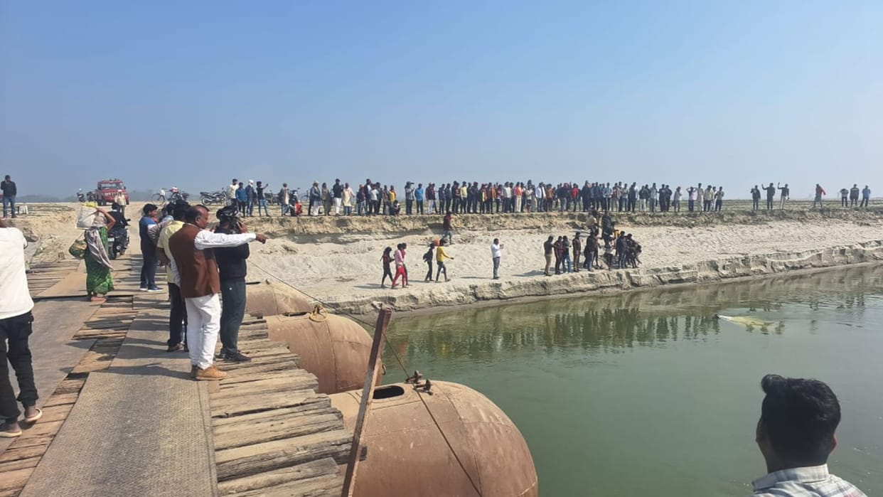 Pickup overturned in the river after getting stuck in the sheet on the dilapidated pontoon bridge
