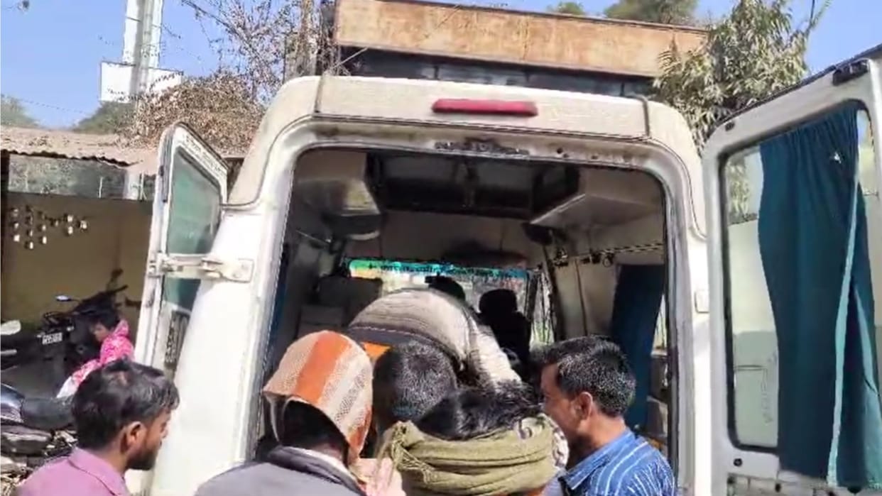 Axe attack on BC operator in Sonbhadra The injured was sent to the district hospital