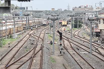 Indore News: सिंहस्थ तक तैयार हो जाएगा इंदौर को रेलवे स्टेशन, ट्रेनें लक्ष्मीबाई नगर स्टेशन से होगी संचालित Indore News: Indore railway station will be ready by Simhastha, trains will operate from Lakshmibai Nagar stat