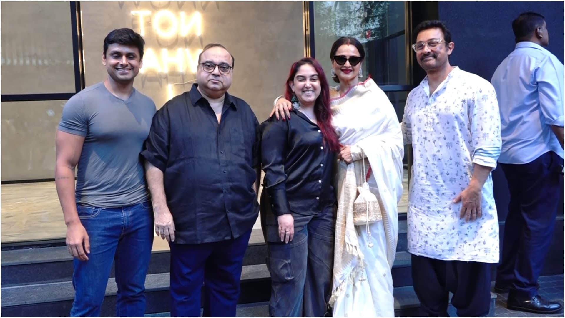 aamir khan ira nupur shikhare rekha Shabana javed akhtar Dharmendra at Junaid khan khushi loveyapa screening