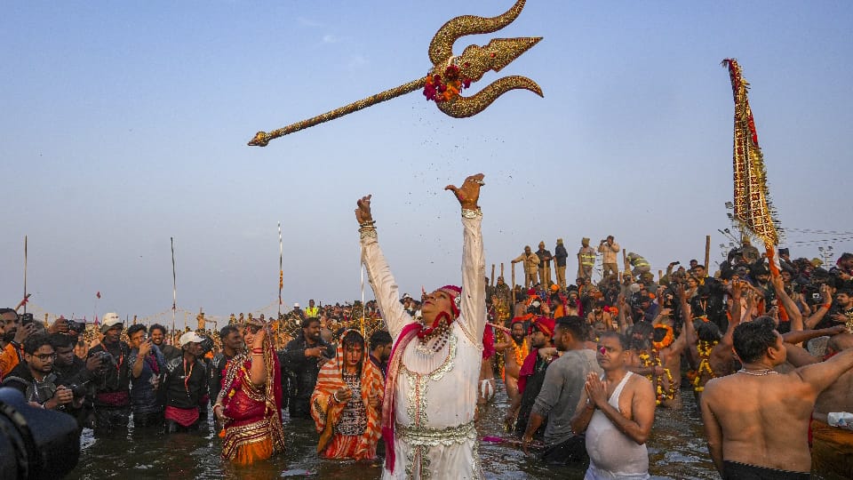 Mahakumbh 2025 prayagraj 2.57 crore devotees took bath on Vasant Panchami See Photos