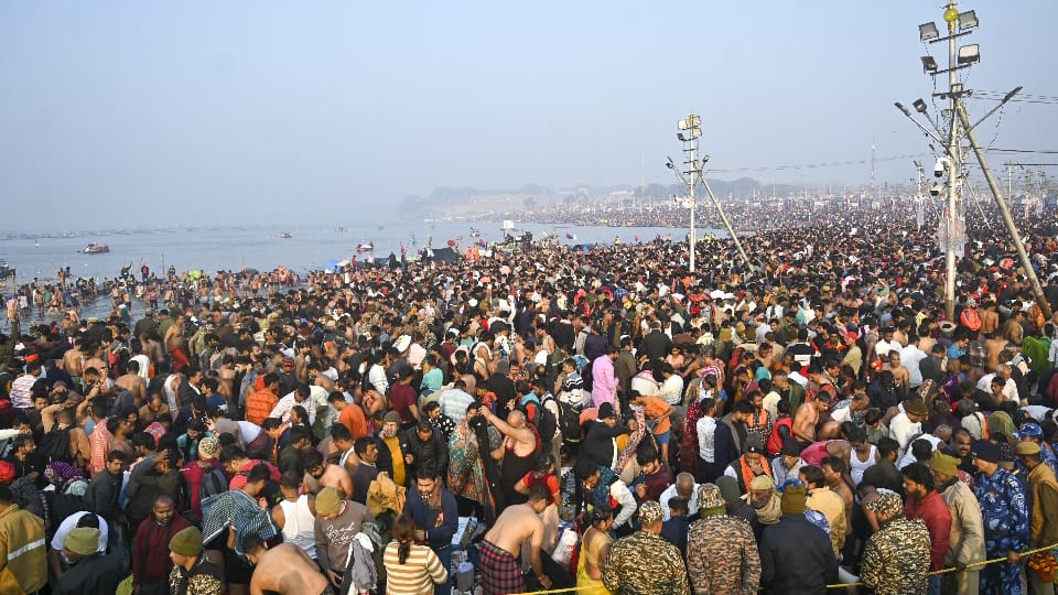 Mahakumbh Record People Have Taken A Dip In Sangam More Than USA Population Before Last Amrit Snan