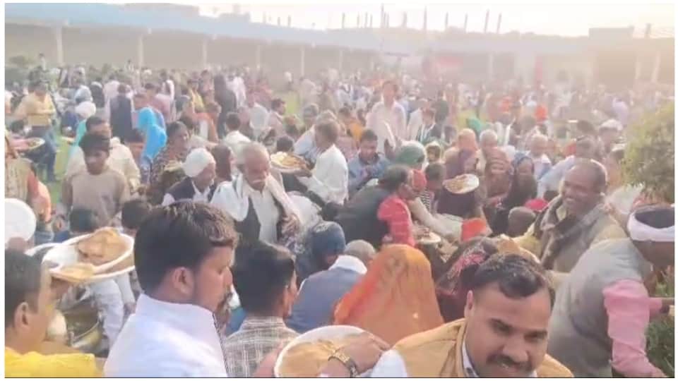 MP News Rasgulla Puri Vegetable Looted And Lalmohan Tub Captured Stampede Over Food In Mp Morena Viral Video