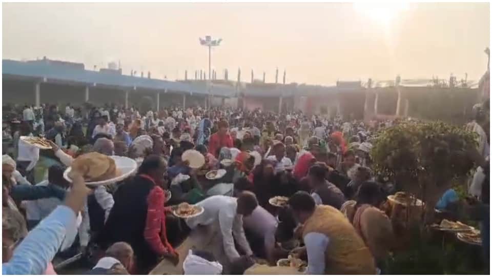 MP News Rasgulla Puri Vegetable Looted And Lalmohan Tub Captured Stampede Over Food In Mp Morena Viral Video