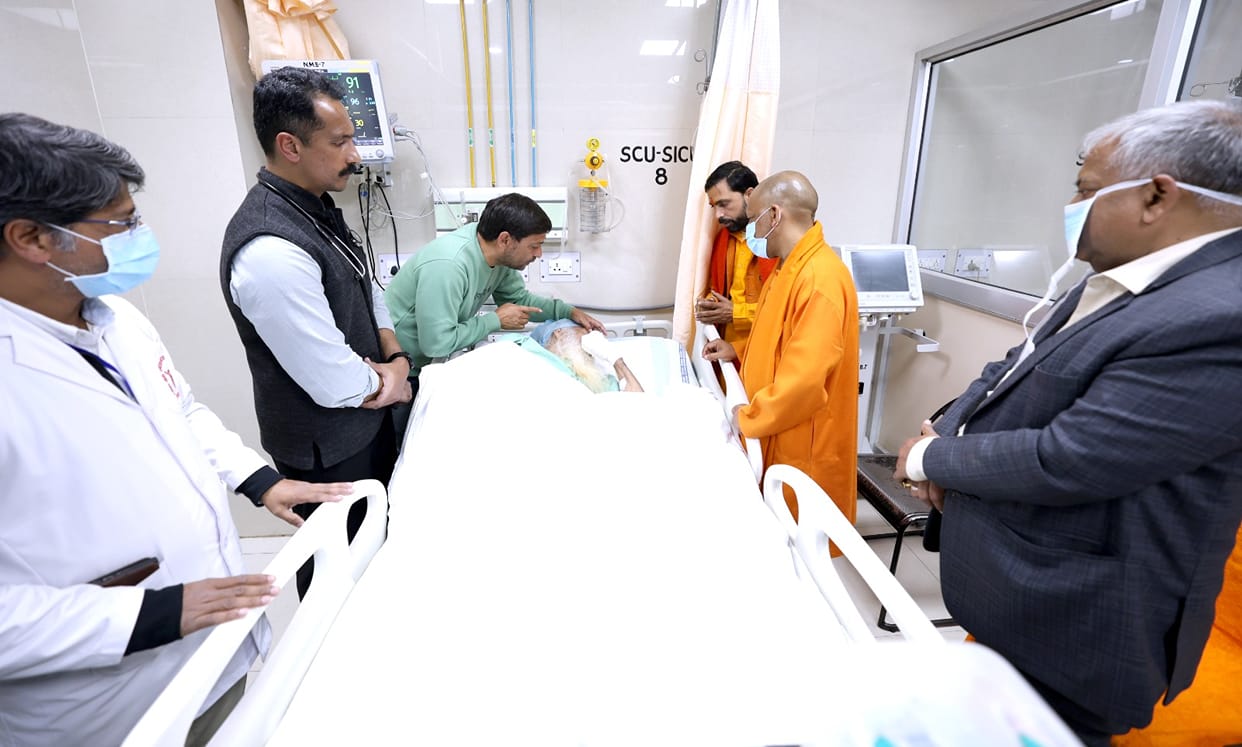 Lucknow: CM arrived to inquire about the condition of Ram Temple's chief priest Satyendra Das, he is undergoi