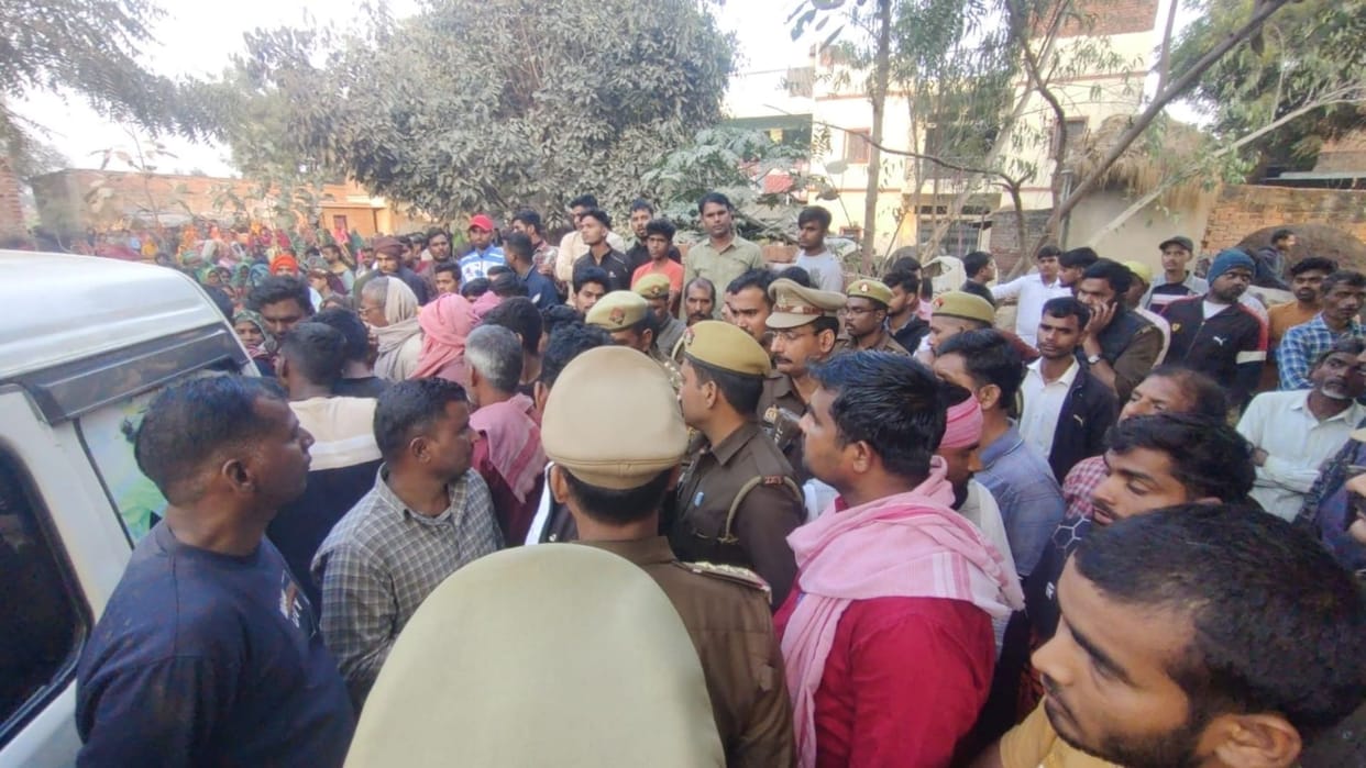 A man injured in a fight dies hundreds of women created a ruckus for three hours