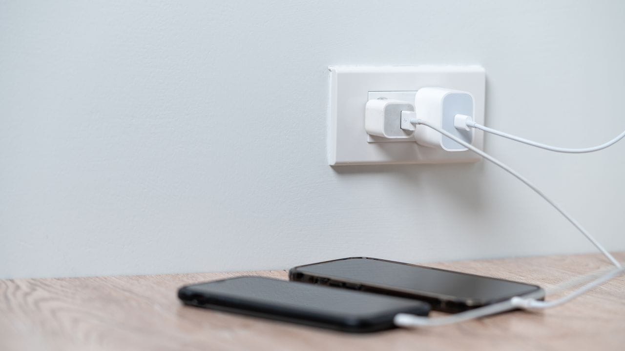 right way to clean the mobile charger at home mobile ka charger kaise saaf karen