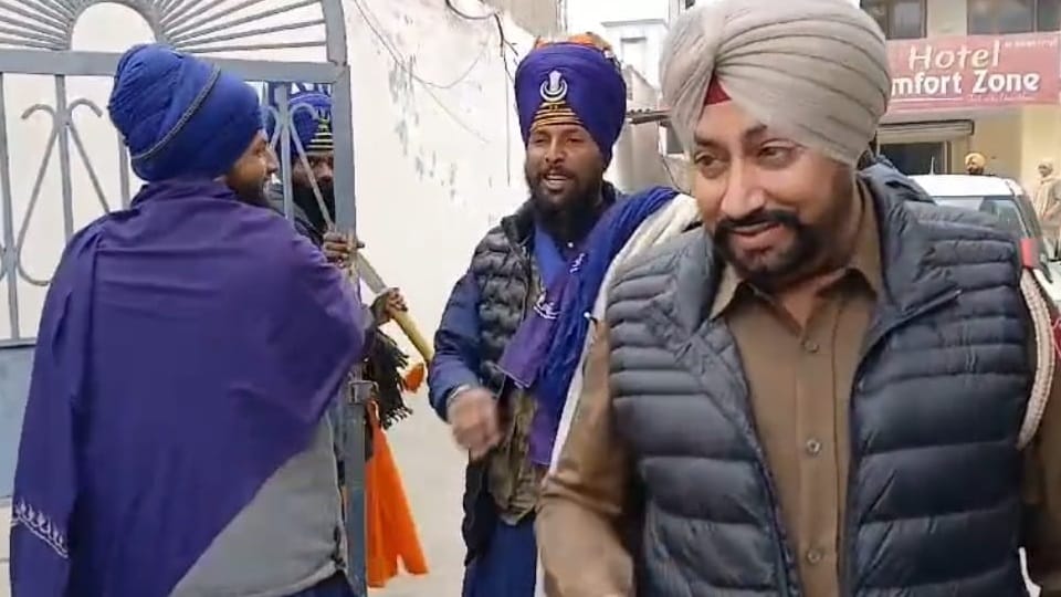 Illegal activities were going on in Jagraon hotel, Nihangs sealed it