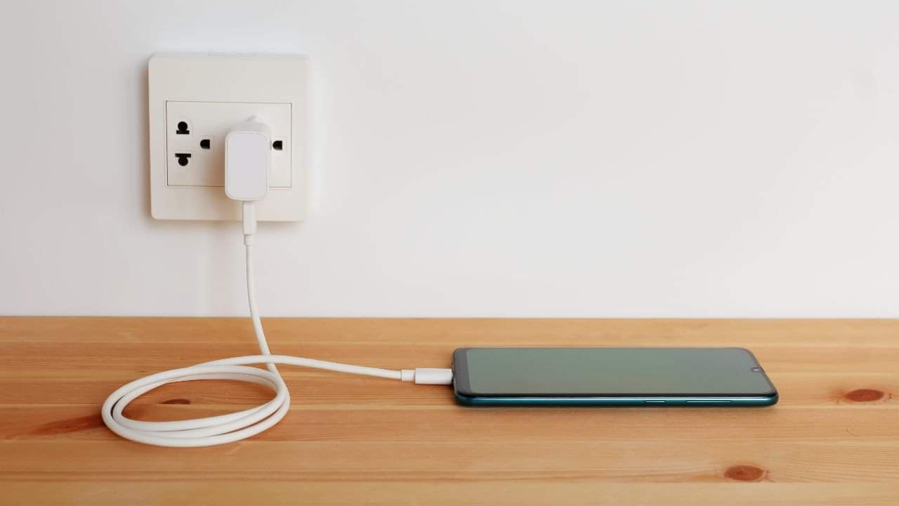 Phone Blast Safety Tips Common Mistakes to Avoid While Charging Mobile Phone To Prevent Explosion