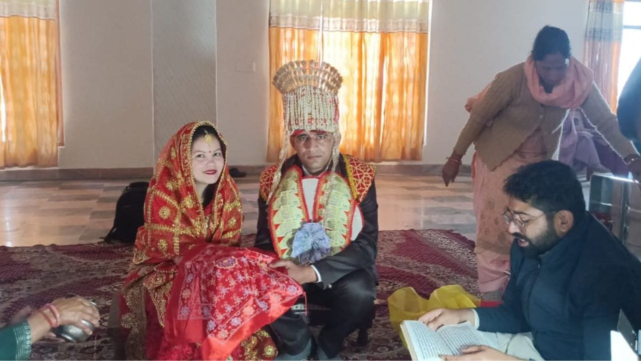 Himachal News Marian from Dubai married Surendra from Saned village in Hamirpur