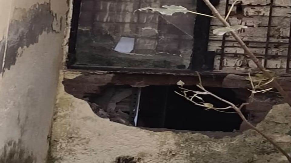 Theft in Hathras registrar office