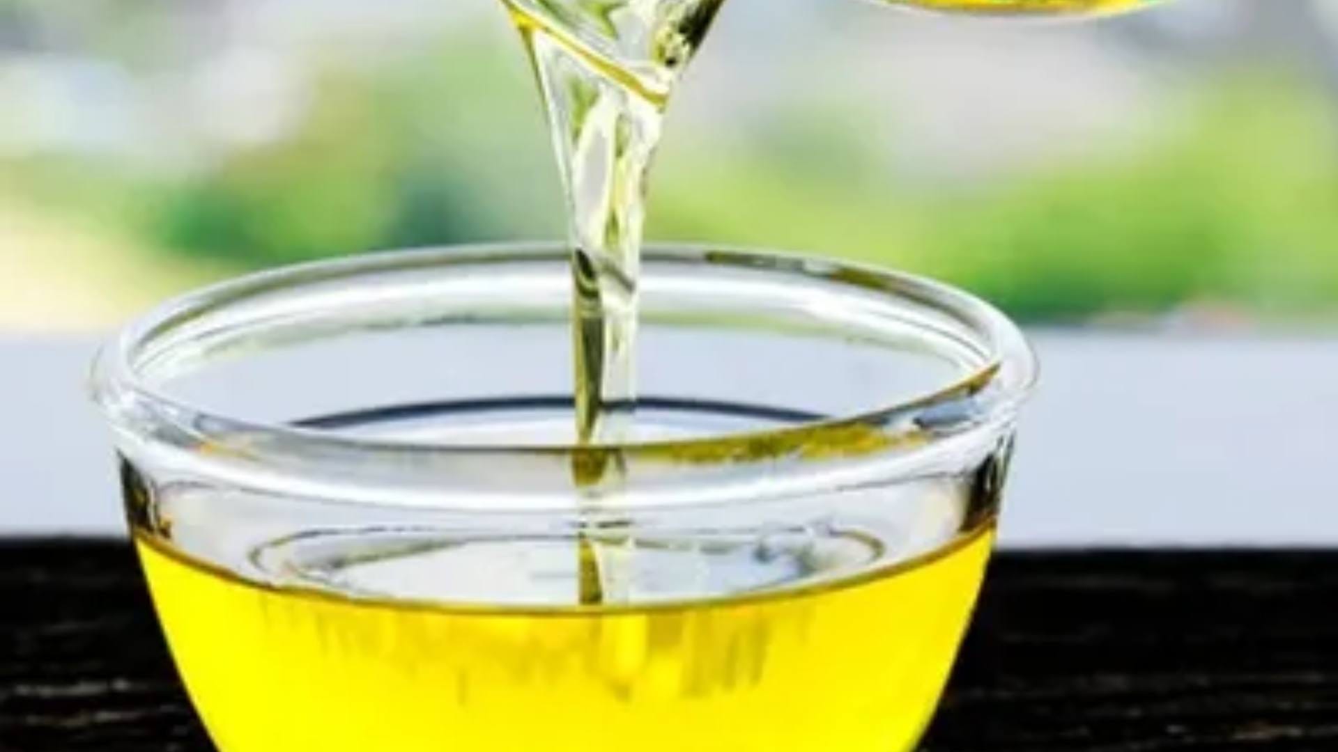 Ayurvedic Oil By putting just this one thing in the navel you will get relief from stomach problems