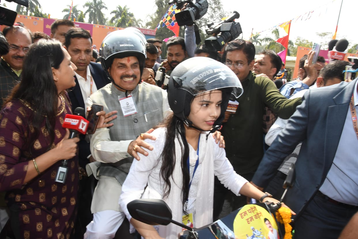 MP: 12th topper will get laptop on 21st, CM said - You should study and write a lot, students should not worry