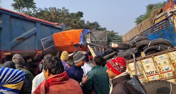Bihar News: Five vehicles collided on the highway in Khagaria, one woman died: Road accident news