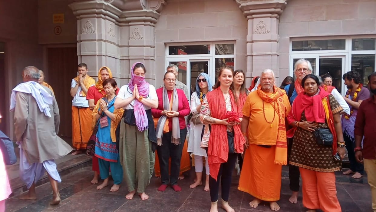 Vindhyadham was filled with foreign devotees