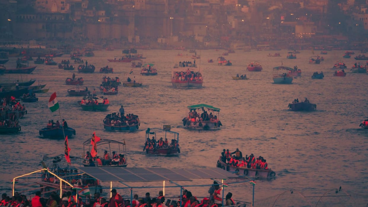 Boating resumes in Ganga river Mayor ashok tiwari assures boatmen investigation ends