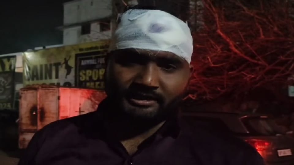 Baghpat: Drummers asked for English liquor at the wedding, groom's side gave country liquor... Attack