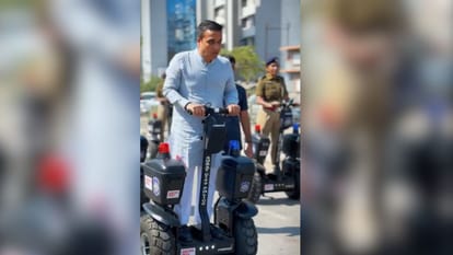 Surat Police Gets Fleet Of Self Balancing Electric scooter To Improve Patrolling In Populated Areas