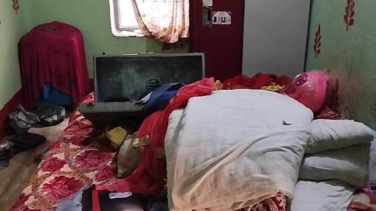 First they locked the rooms and then committed a robbery