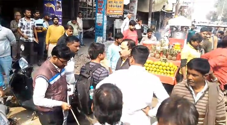 The route from Ghantaghar to Green Park was measured traders protested blocked the road officers are talking