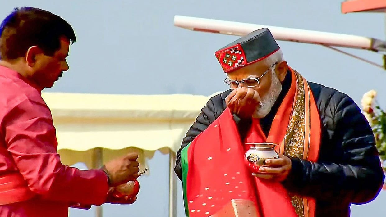 PM Modi: During his visit to Sangam, PM took information about Mahakumbh event