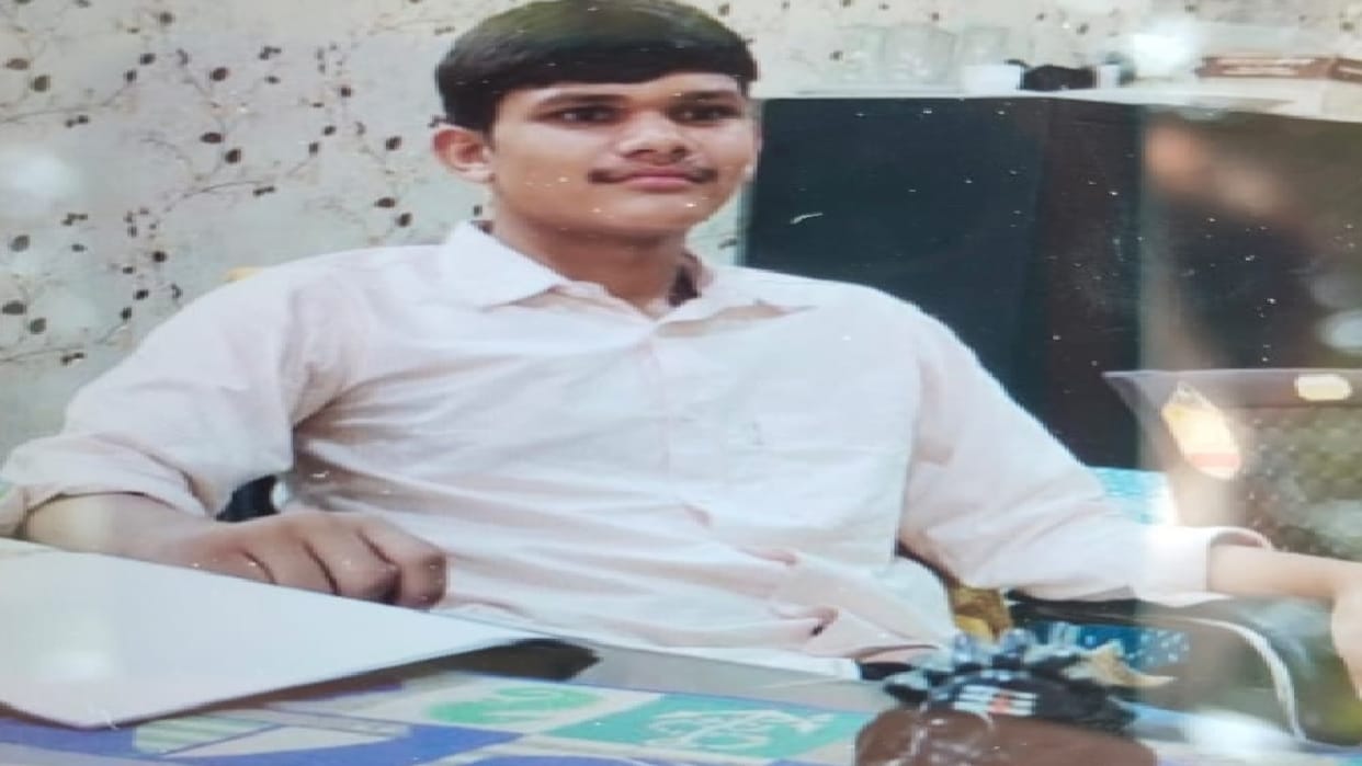 Rishabh wanted to become an officer in the Navy, he died after being hit by a motorcycle; he was the only brot