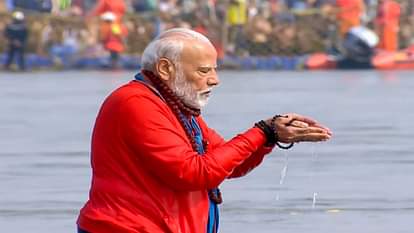 Mahakumbh: PM Modi took a dip in Sangam, worshiped Mother Ganga, see photos