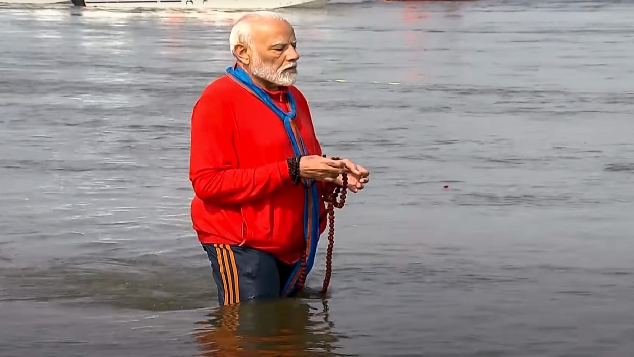 PM Modi In Prayagraj: Modi took 11 dips, silently chanted Rudraksha rosary 108 times