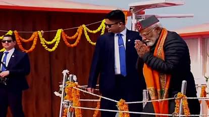 Mahakumbh: PM Modi took a dip in Sangam, worshiped Mother Ganga, see photos