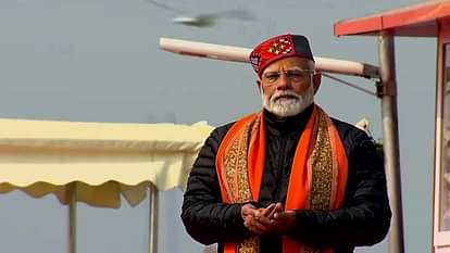 Mahakumbh: PM Modi took a dip in Sangam, worshiped Mother Ganga, see photos