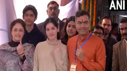 Delhi Election 2025 Many leaders including CM Atishi, Rahul Gandhi, Bansuri Swaraj cast their votes