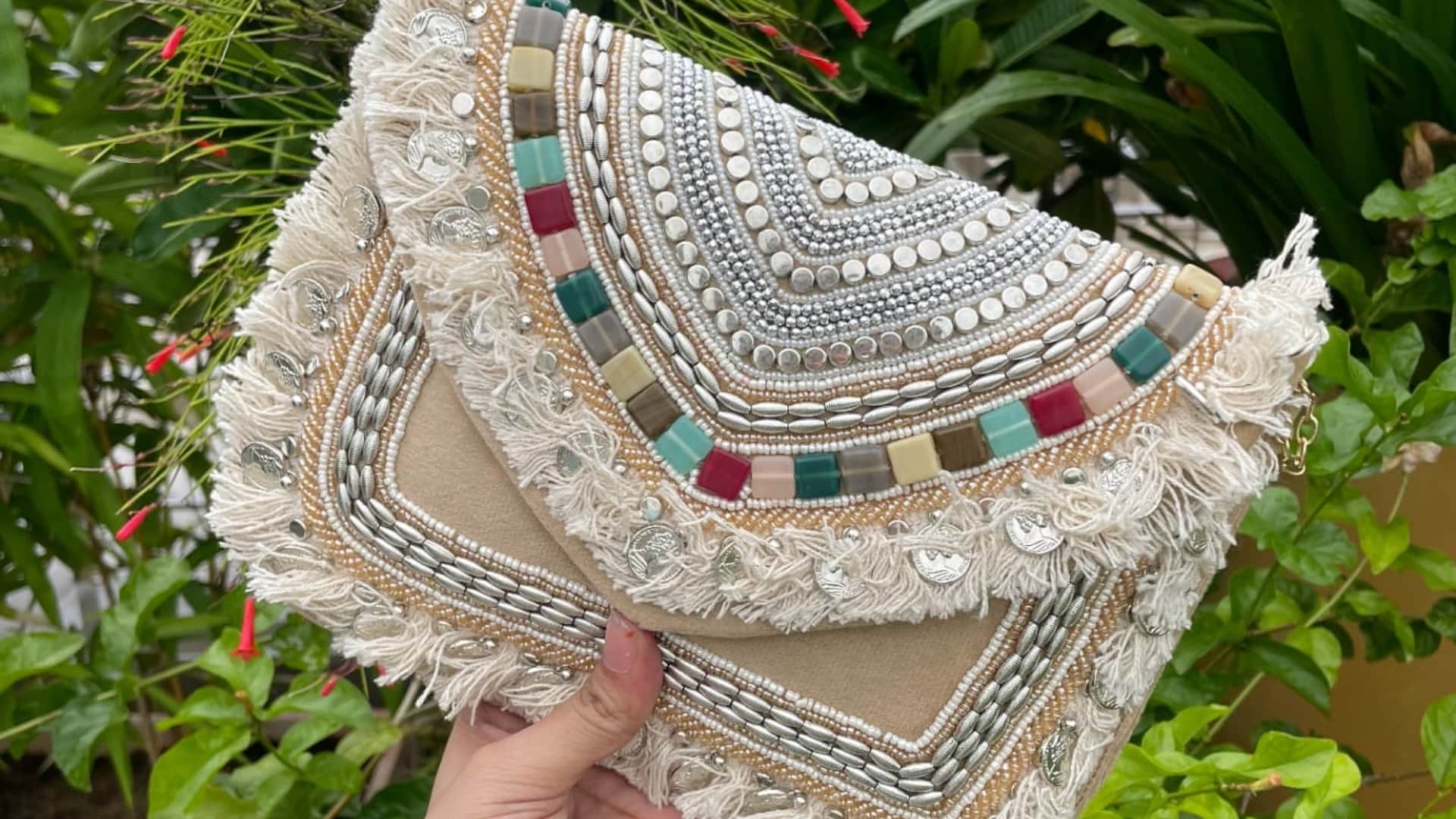 Trendy Purse With Lehenga What type of purse do I bring to a wedding with lehenga