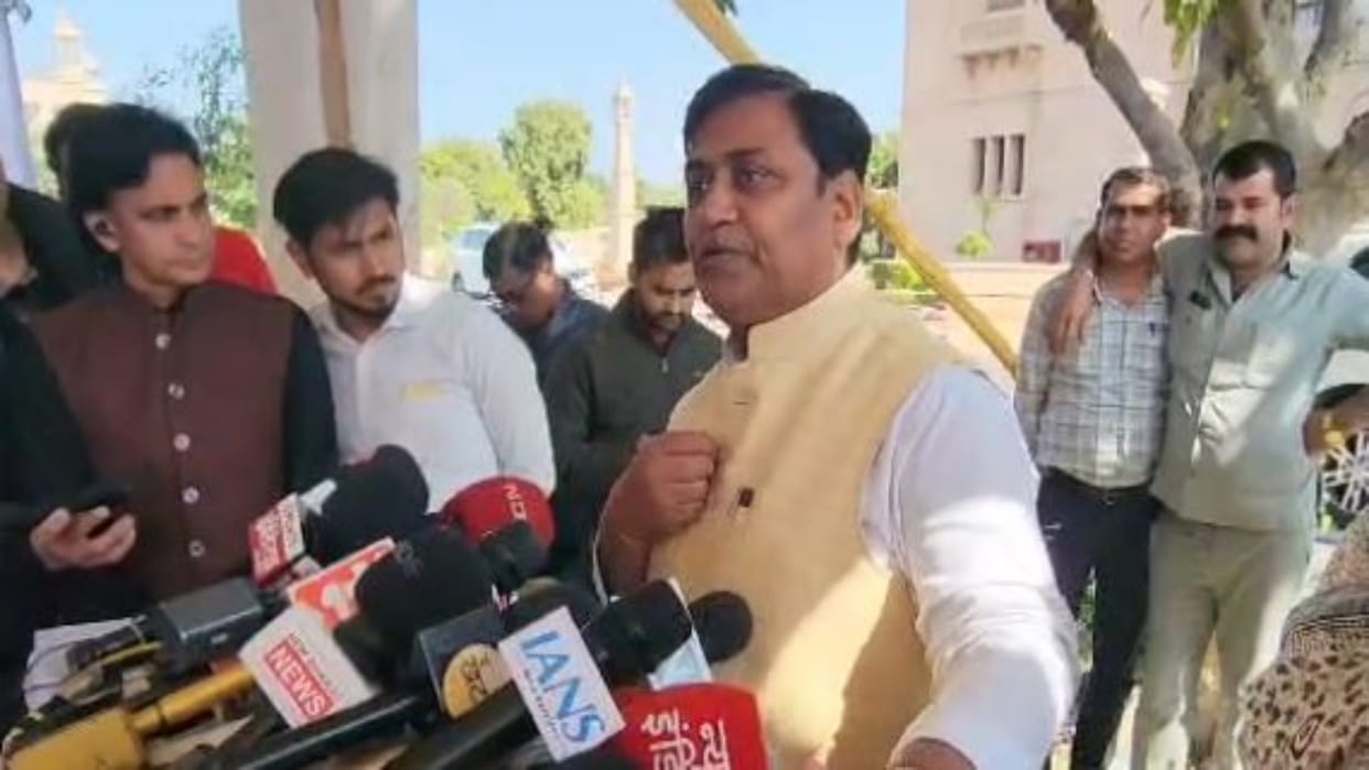 Rajasthan: Congress descended on Well to discuss the districts, House proceedings adjourned amid uproar