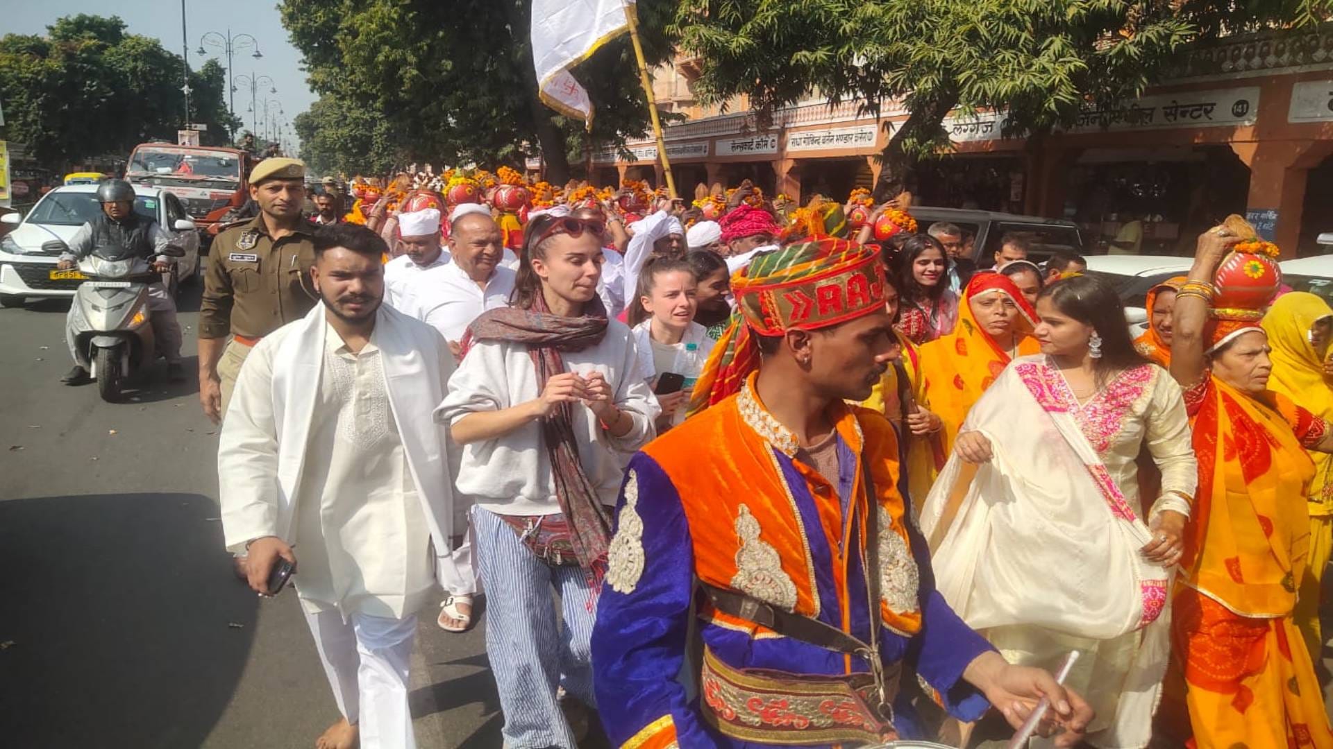 Rajasthan Gulab Singh Bhomia temple was established in Jaipur foreign tourists participated in tableau photos