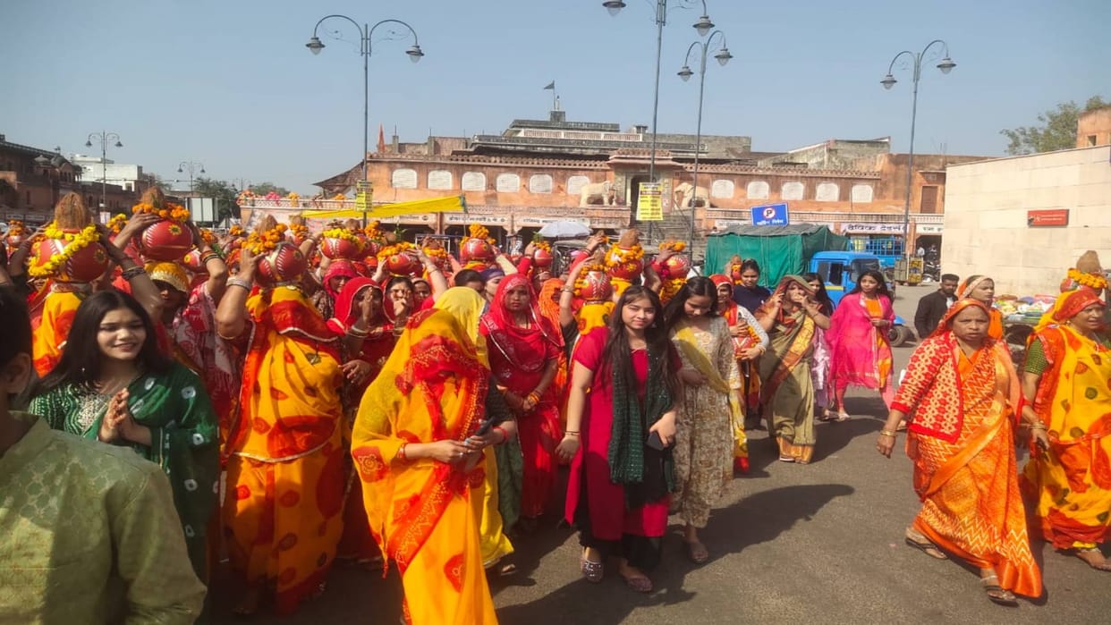 Rajasthan Gulab Singh Bhomia temple was established in Jaipur foreign tourists participated in tableau photos