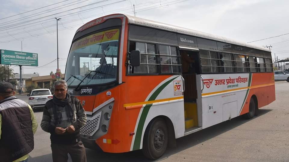 रामगंगा पुल बंद: मुरादाबाद में दिनभर अव्यवस्था, पुलिस-प्रशासन व रोडवेज अफसरों की योजना फेल, देखें तस्वीरें Ramganga bridge closed: Chaos throughout in Moradabad, plans administration and roadways officers fail