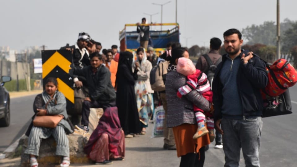 Ramganga bridge closed: Thousands are facing unemployment crisis, some have changed their house