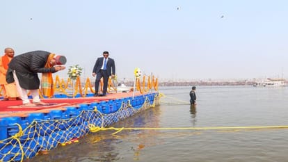 PM Modi: During his visit to Sangam, PM took information about Mahakumbh event