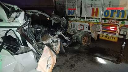 UP news Big accident on Delhi-Saharanpur highway car collides with parked truck many youths die