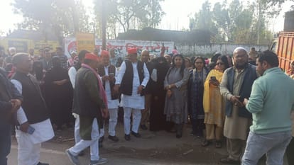 Bareilly Gausganj case SP leaders gathered to resettle muslim family in village